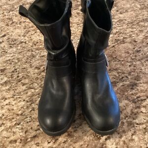 Women’s boots size 8